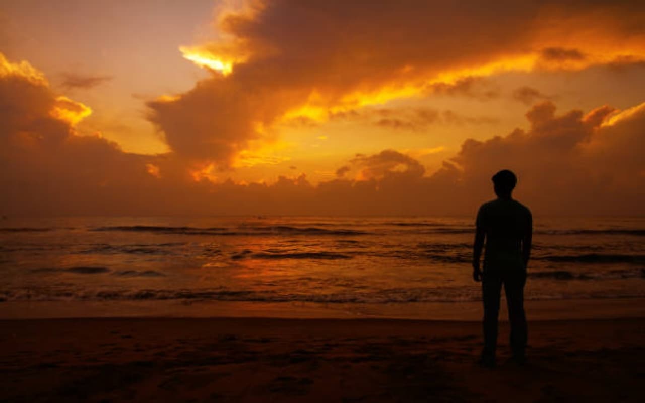 स्मोकिंग की तरह डेंजरस है अकेलापन, इन उपायों को अपनाकर पाएं छुटकारा