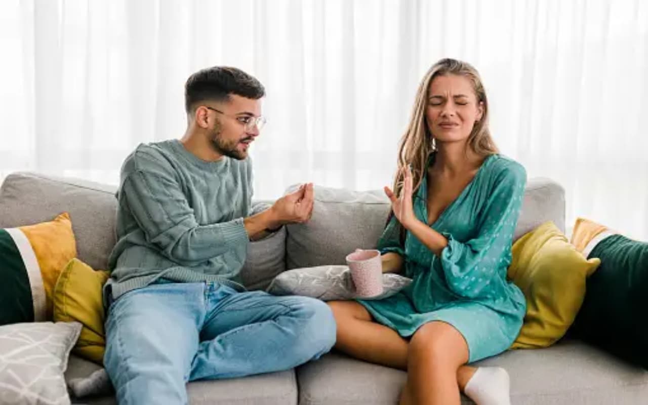 Love and Relationship : प्यार के बीच हो लड़ाई तो गलती से भी कभी ना कहें ये बातें