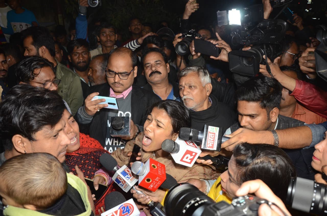 Lucknow Building Collapse: लखनऊ में बिल्डिंग गिरी, पूरी रात चला बचाव कार्य, अभी भी कई लोग मलबे में दबे