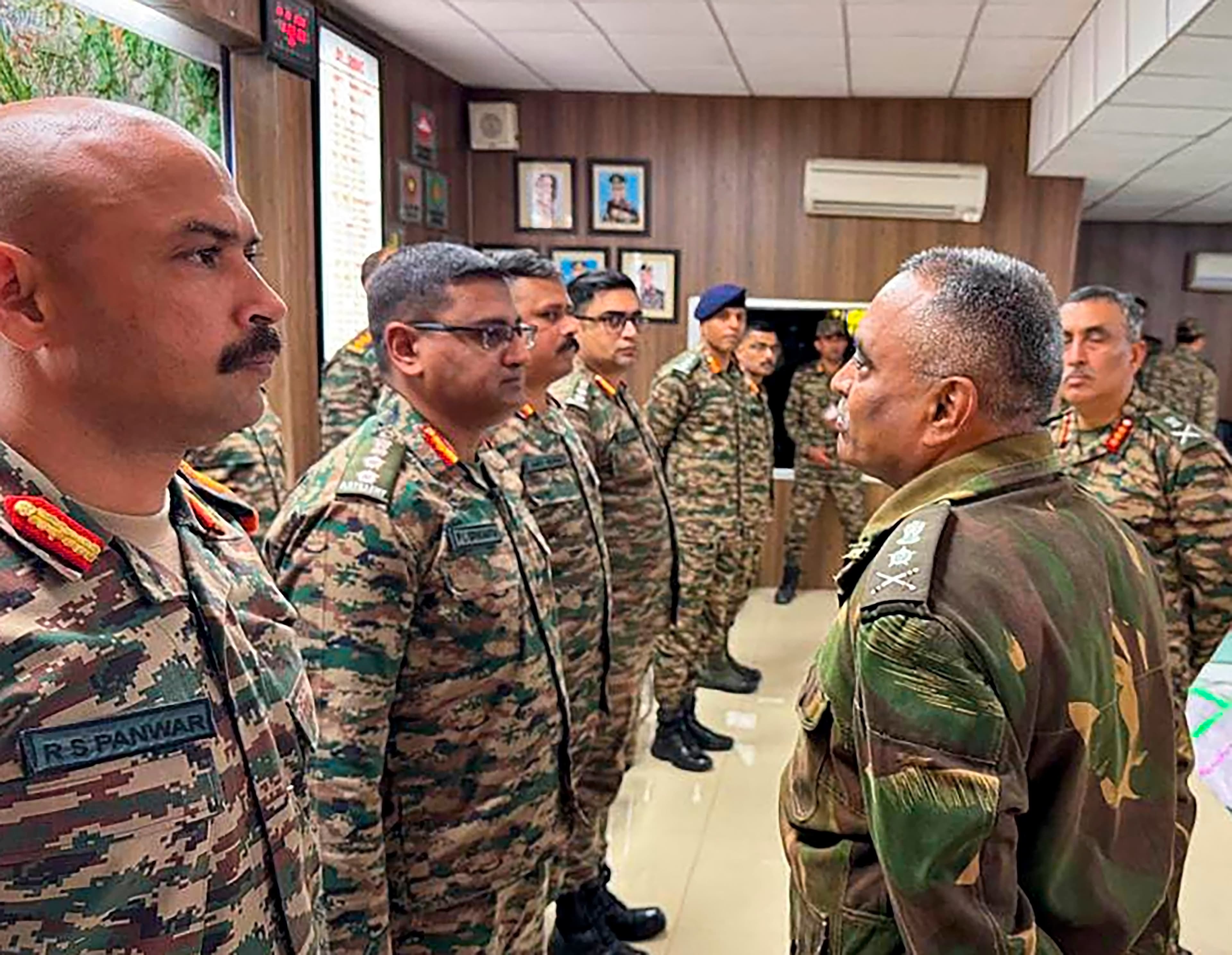 राजौरी आतंकी हमला: आर्मी चीफ मनोज पांडे ने पुंछ का किया दौरा, कमांडरों को दिया ऐसा करने का निर्देश