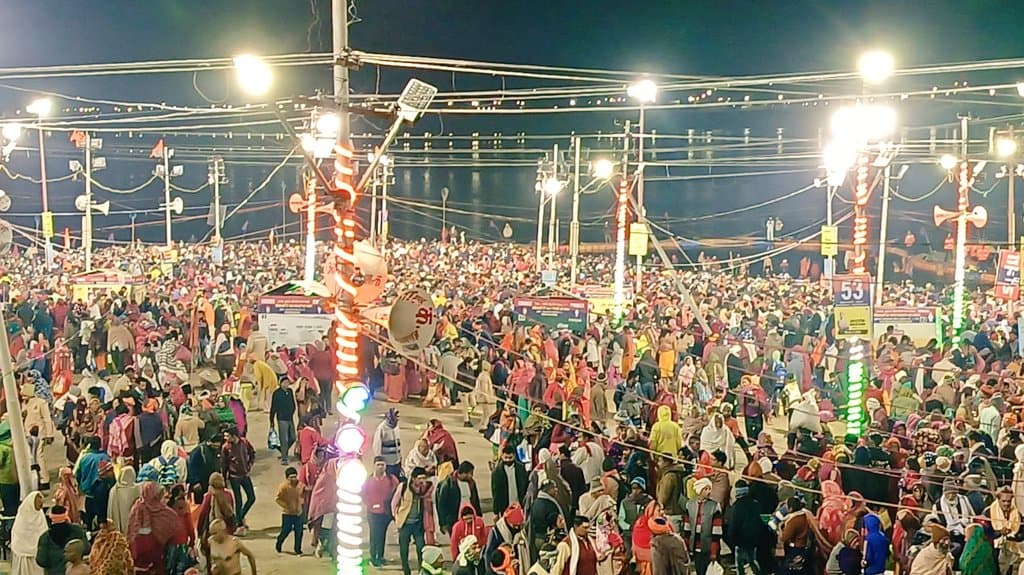 Mauni Amavasya 2024: मौनी अमावस्या आज, ब्रह्म मुहूर्त में लाखों श्रद्धालुओं ने लगाई गंगा, सरयू, संगम में डुबकी