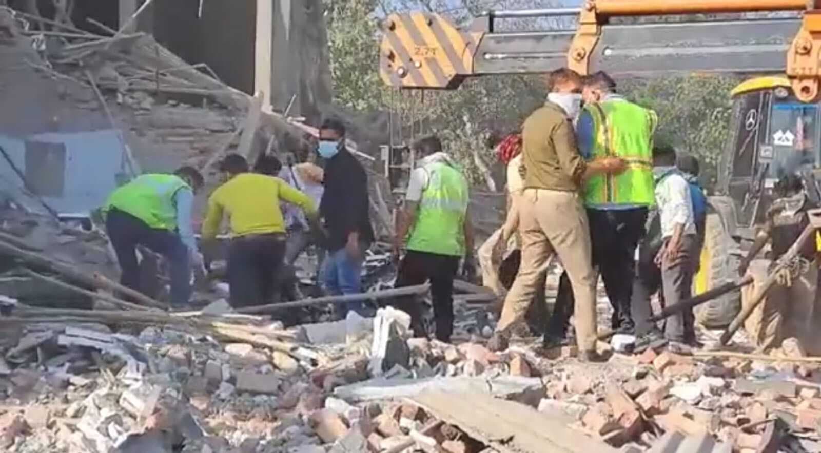 मेरठ में बड़ा हादसा: कोल्ड स्टोरेज का बॉयलर फटने से लिंटर गिरा, 7 मजदूरों की मौत, 12 बचाये गये