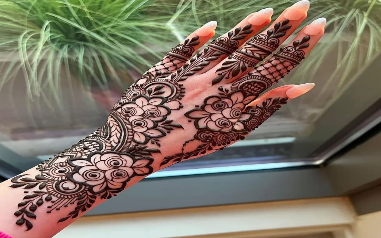 Mehendi Designs 2024 Lohri and Makarsankranti: मकर संक्रांति पर हाथों में लगाएं आसान ट्रेंडिंग मेहंदी डिजाइन