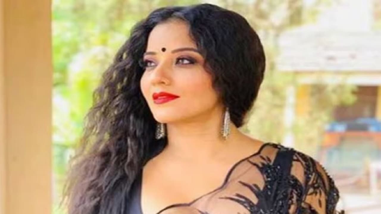भोजपुरी सुपरस्टार मोनालिसा ने कभी आर्थिक तंगी के कारण रेस्टोरेंट में किया काम, अब करोड़ों की मालकिन