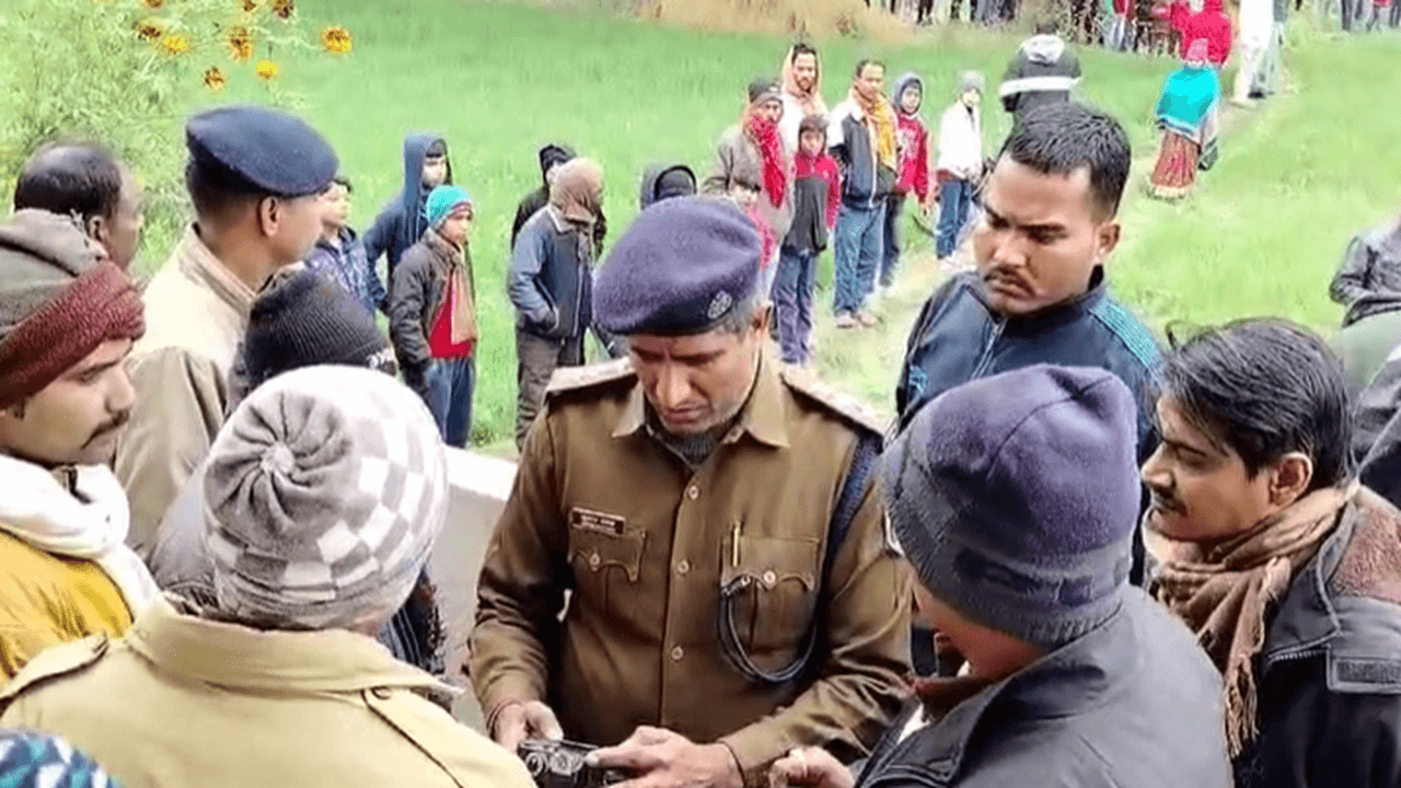 बिहार: बगहा में डबल मर्डर से मचा हड़कंप, बदमाशों ने घर में घुसकर मां- बेटी की हत्या की