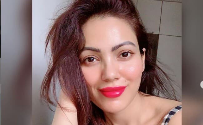 Taarak Mehta Ka Ooltah Chashmah : 'बबीता जी' ने शिमर ड्रेस में कराया बोल्‍ड फोटोशूट, राज के कमेंट पर फैन ने लिखा,' टप्‍पू शरारत नहीं'