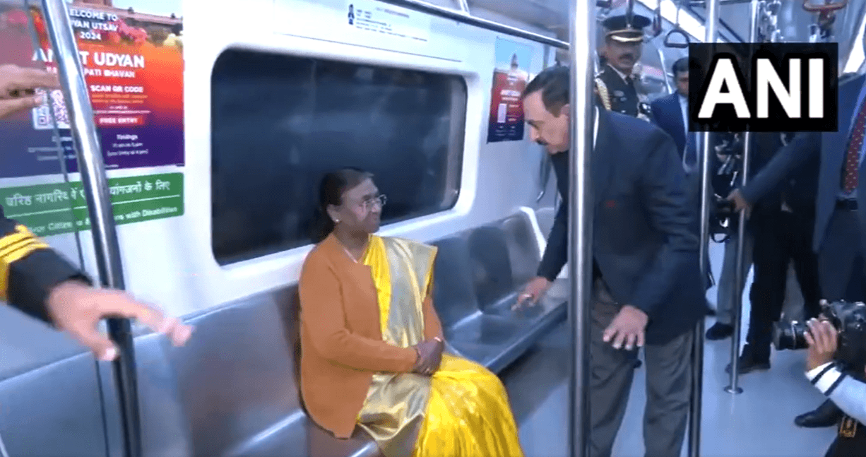 राष्ट्रपति द्रौपदी मुर्मू ने दिल्ली मेट्रो में किया सफर, सोशल मीडिया पर खूब वायरल हो रहा VIDEO