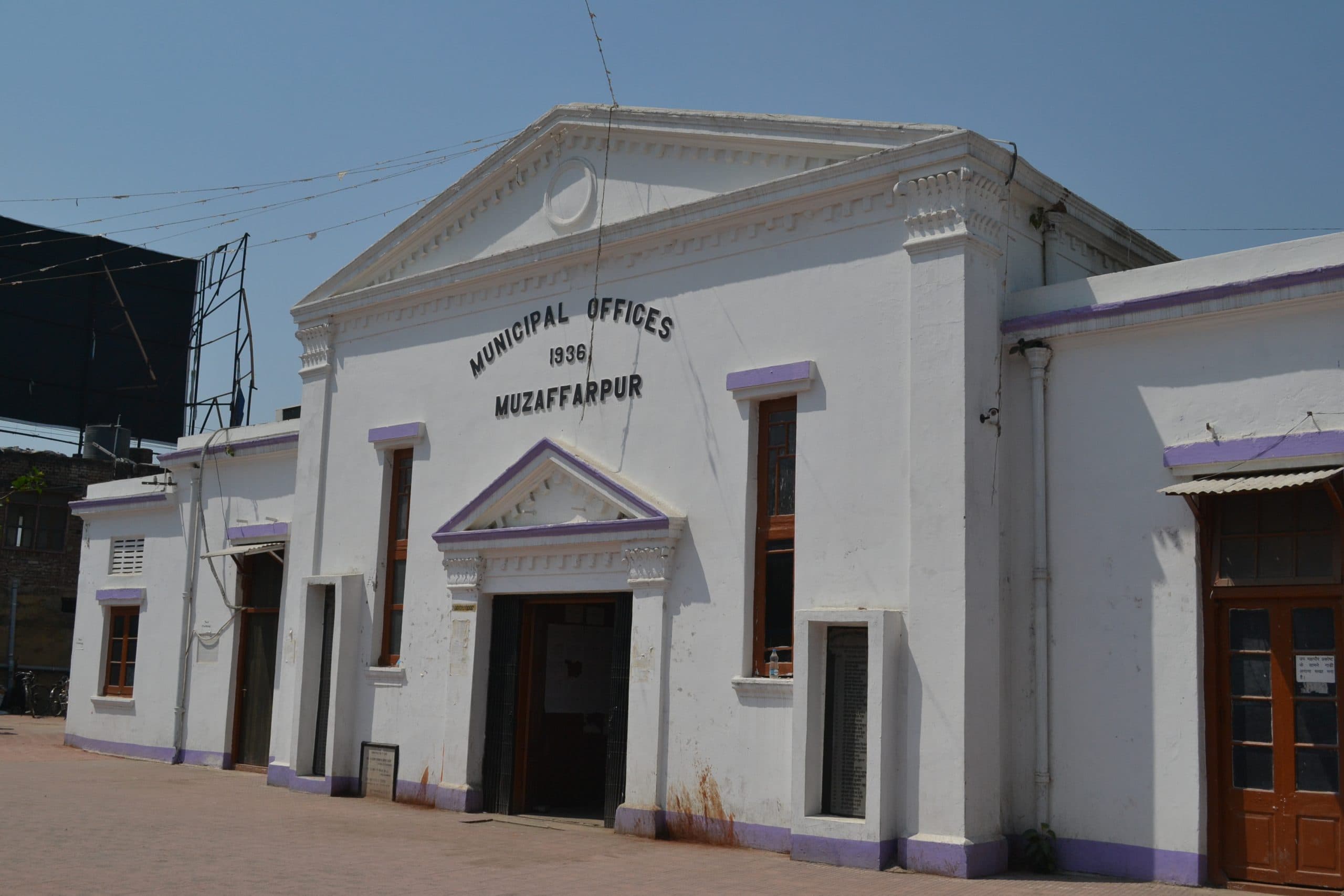 पानी की किल्लत पर भड़की जनता, निगम प्रशासन की घेराबंदी, जानें क्या है पूरा मामला