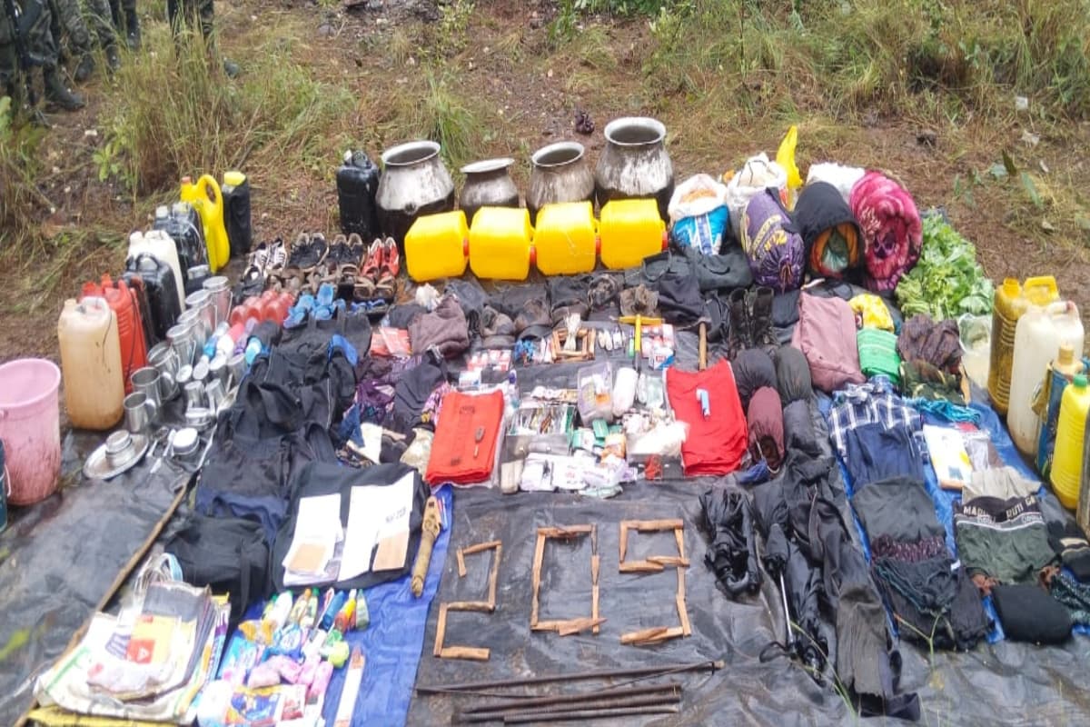 झारखंड: सुरक्षा बलों की भाकपा माओवादी से मुठभेड़, 300 राउंड चलीं गोलियां, नक्सली कैंप ध्वस्त