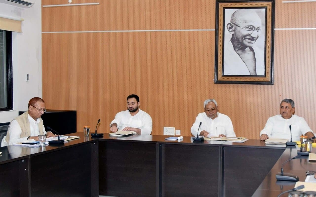 Nitish Kumar ने उद्योग विभाग की समीक्षा बैठक में कहा- रोजगार और आमदनी बढ़ाने के लिए काम कर रही सरकार