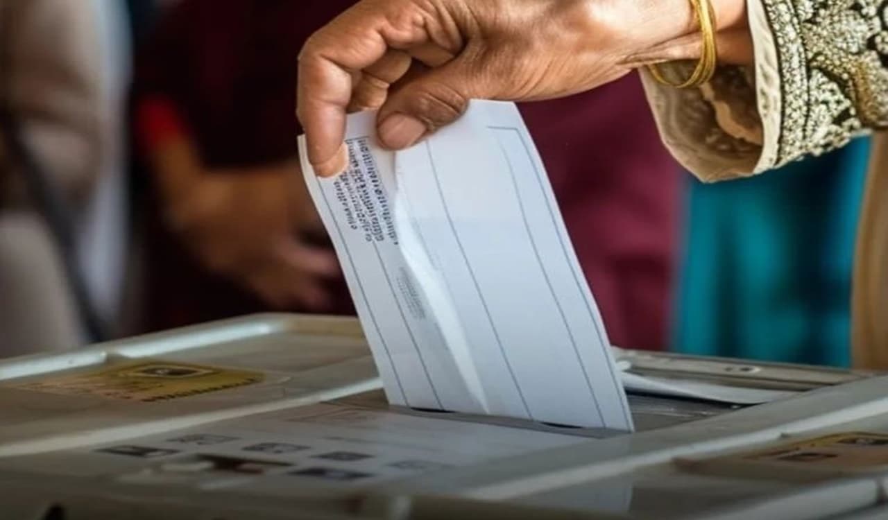 Pakistan Election: सवालों के घेरे में पाकिस्तान निर्वाचन आयोग का नया ऐप, सॉफ्टवेयर में हेरफेर के लगे आरोप