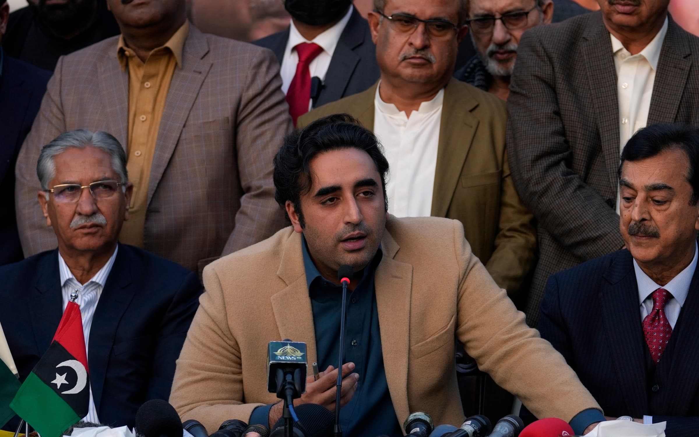 पाकिस्तान का कौन होगा नया पीएम? पीएमएल-एन और पीपीपी सत्ता-बंटवारे पर चर्चा करने के लिए तैयार