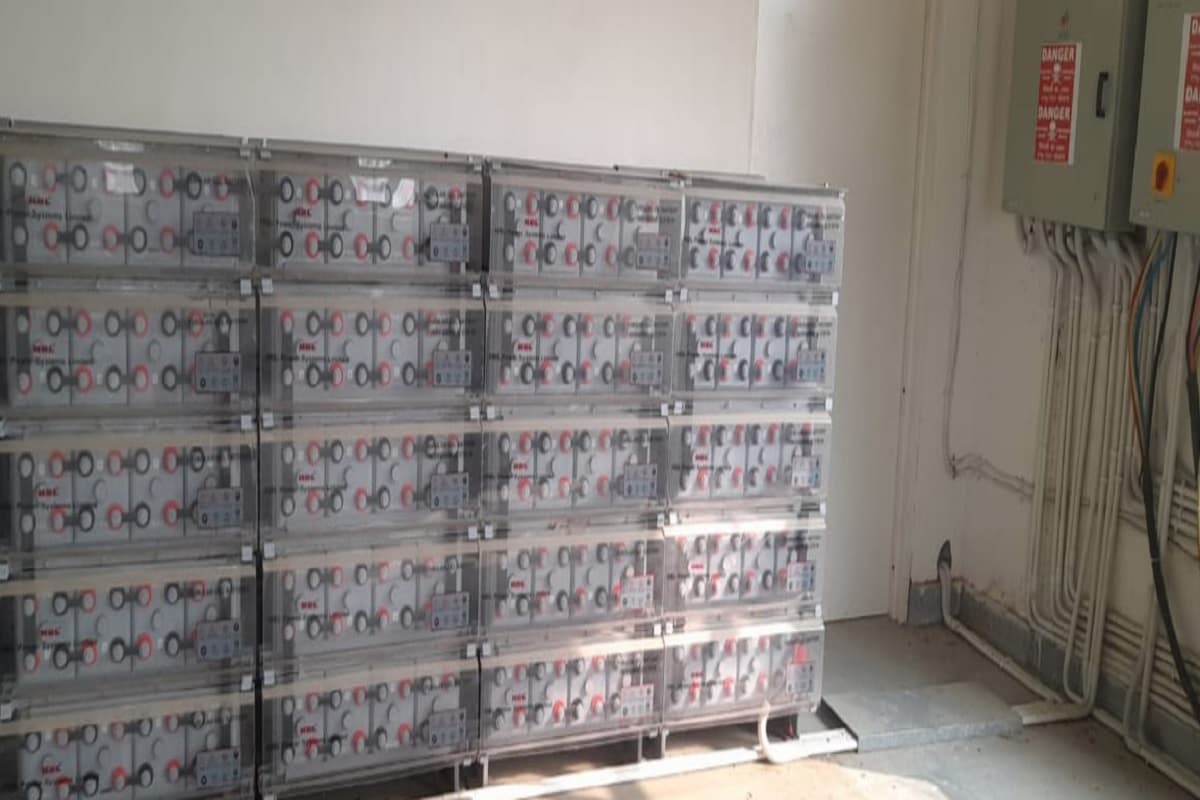 पलामू के मेडिकल कॉलेज में करोड़ों की लागत से लगा सोलर सिस्टम एक वर्ष बाद भी चालू नहीं