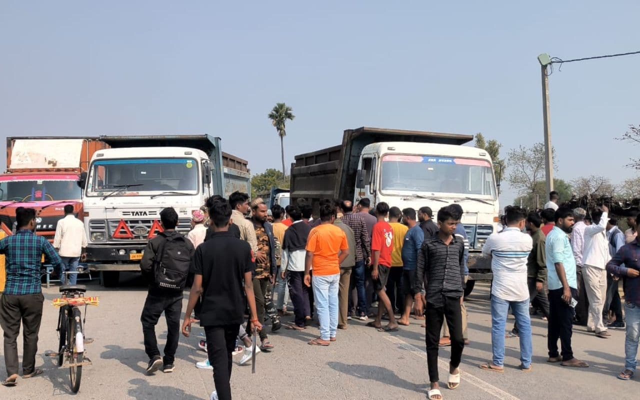 पलामू में ग्रामीण चिकित्सक का अपहरण, विरोध में ग्रामीणों ने जपला-छतरपुर मार्ग को किया जाम