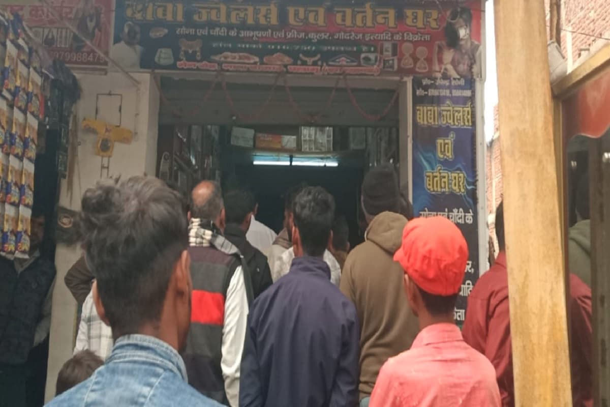 पलामू : दुकान में सेंधमारी कर पांच लाख का जेवर व बर्तन चोरी