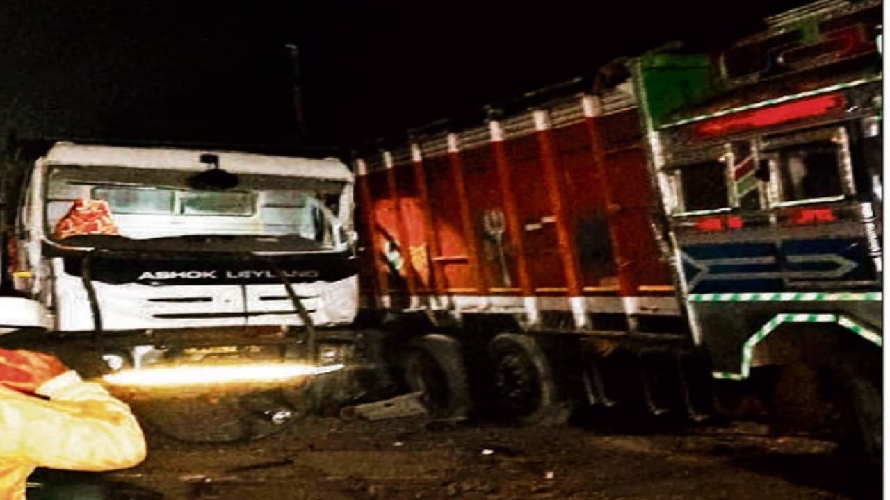 पटना में भीषण सड़क हादसा, देर रात खड़ी ट्रक में हाइवा ने मारी टक्कर, पांच लोगों की मौत