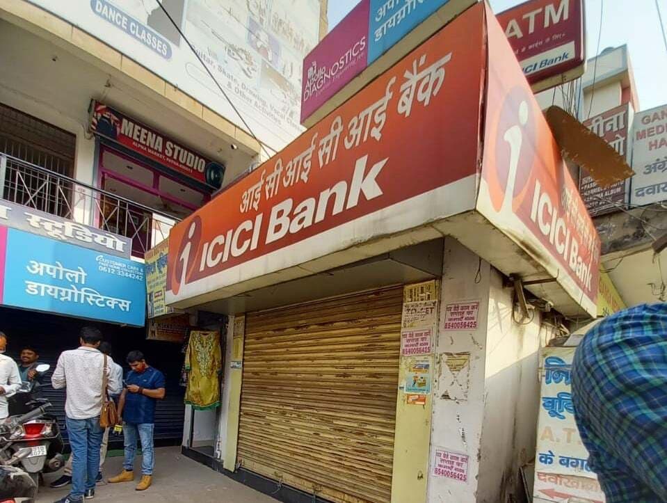 पटना में ATM में पैसा डाल रहे सिक्योरिटी गार्ड को गोली मार नौ लाख रुपये लूटे, राइफल भी छीना और दूर जाकर फेंका