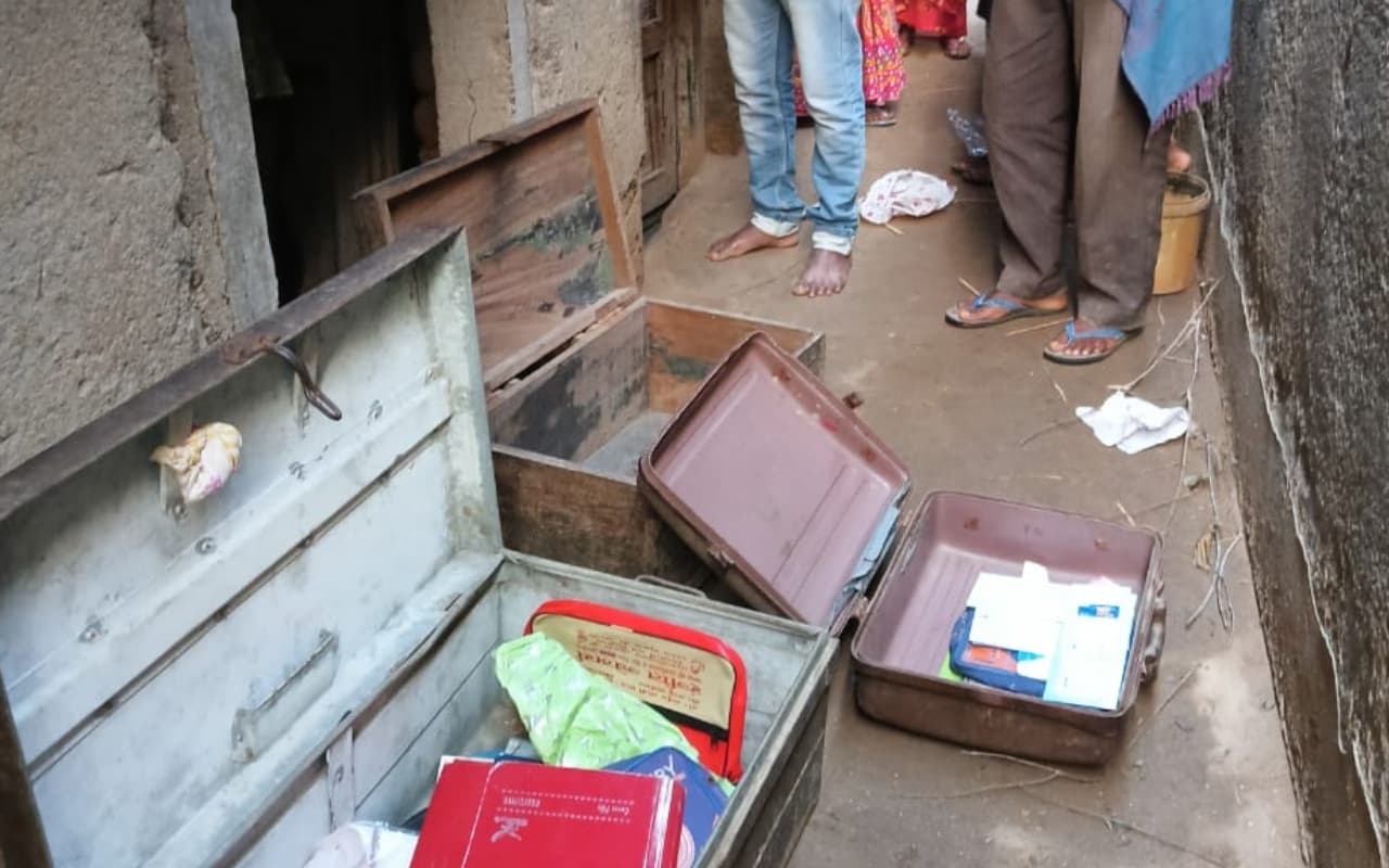 गिरिडीह : गोरहंद में एक ही रात चाेरों ने चार घरों में की चोरी