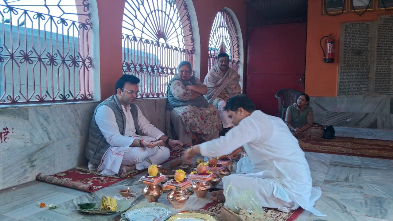 बिहार: पूर्व वित्त मंत्री अरुण जेटली का गया में हुआ पिंडदान, विष्णुपद मंदिर में बेटे ने की मोक्ष की कामना