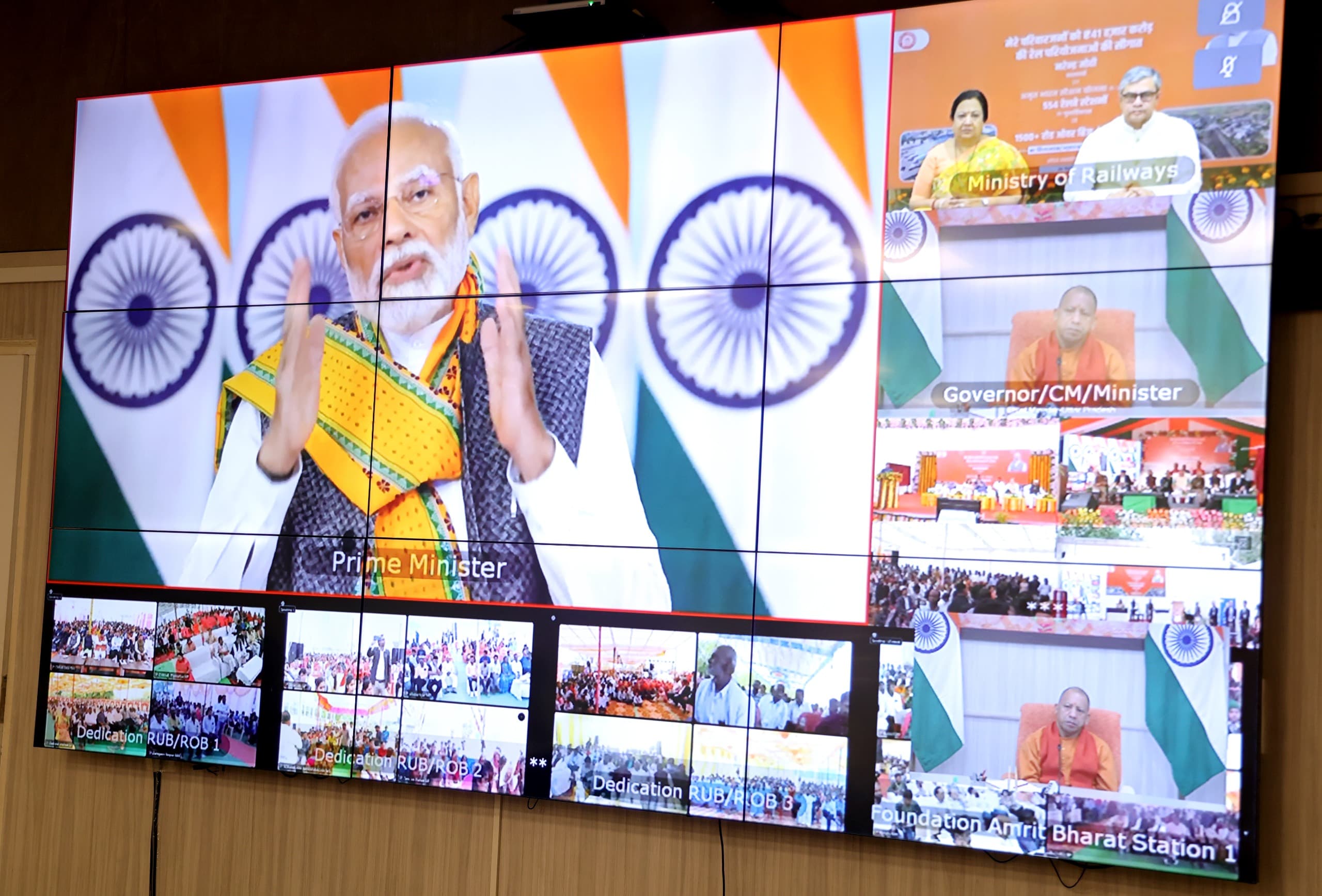 PM Modi: यूपी को मिला विश्वस्तरीय गोमती नगर सहित 74 रेलवे स्टेशन का उपहार, पीएम मोदी ने किया लोकार्पण