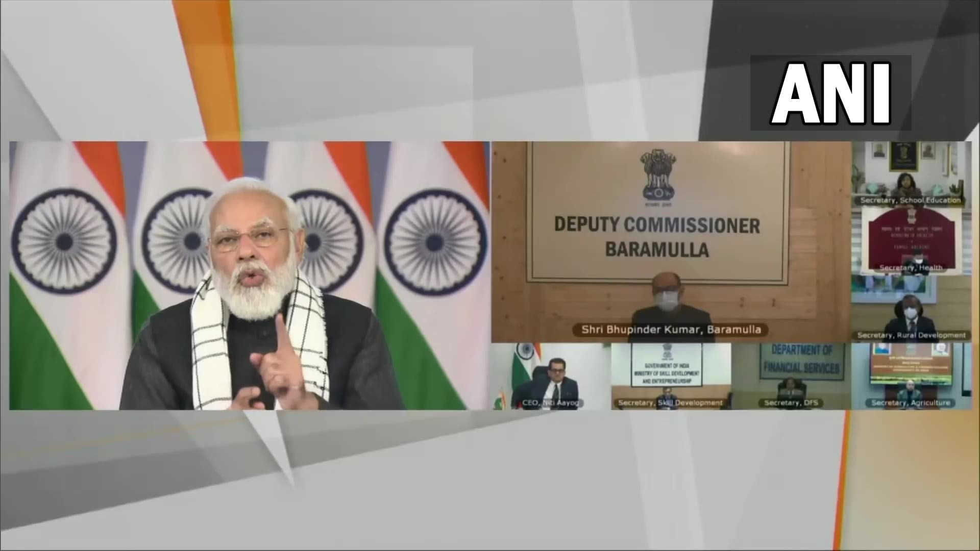 पीएम मोदी ने की डीएम के साथ बैठक, कहा- बजट बढ़ता रहा, नहीं हुआ विकास, आजादी के 75 साल बाद भी वैसी ही हालत