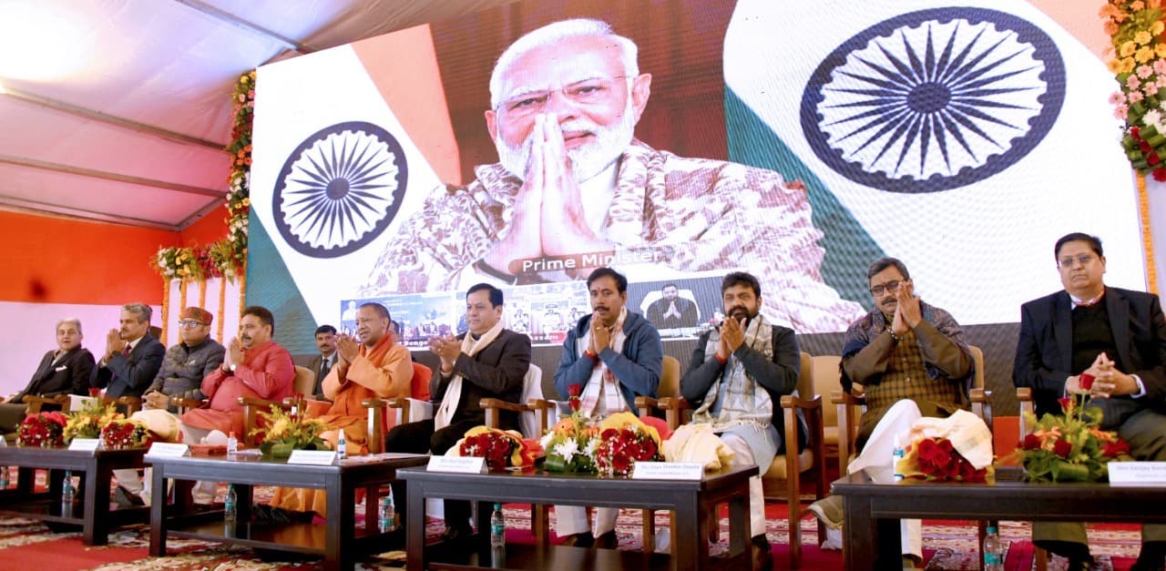 पीएम मोदी ने लोहड़ी, मकर संक्रांति, बीहू, पोंगल की दी शुभकामनाएं , यूपी, बिहार, असम की योजनाओं का लोकार्पण