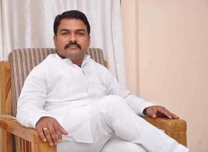 UP Chunav: कुछ दिनों पहले थे साथ अब होंगे आमने-सामने, सपा को अपने ही बागी से हंडिया में करना होगा मुकाबला