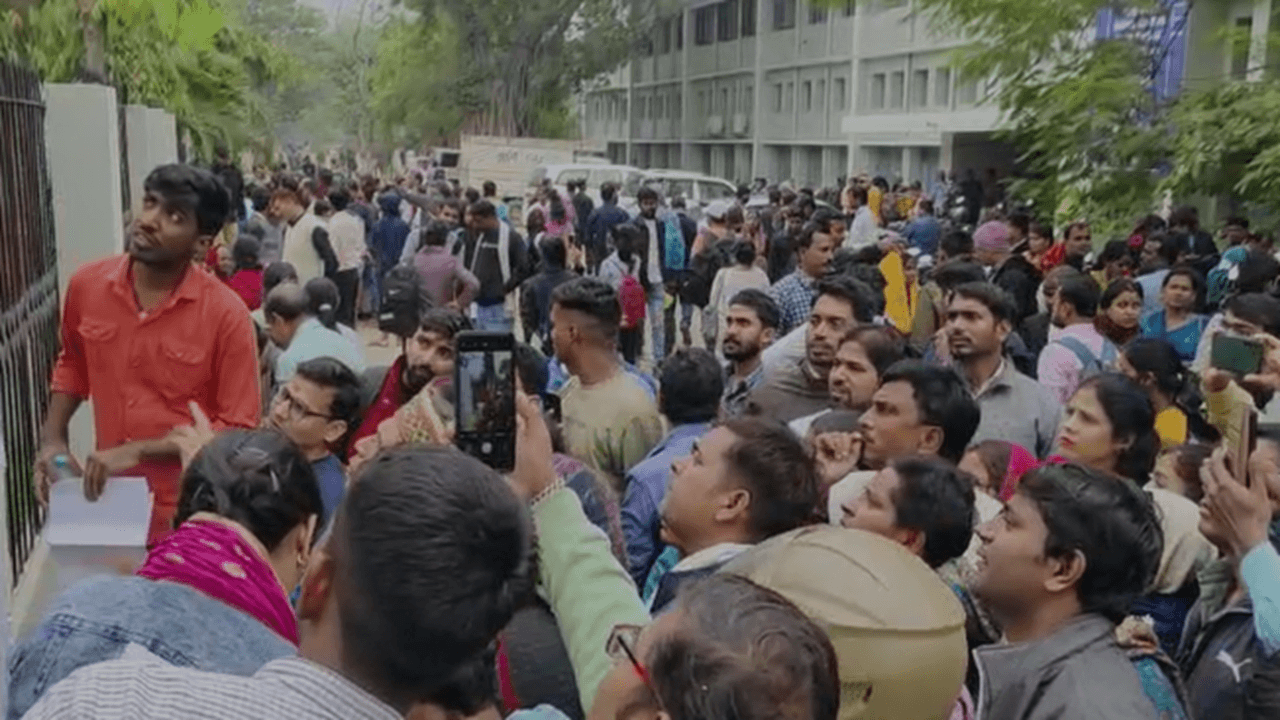 बिहार में कड़ी सुरक्षा के बीच ‍‍BPSC शिक्षक भर्ती की परीक्षा शुरू, CCTV कैमरों से अभ्यर्थियों पर नजर