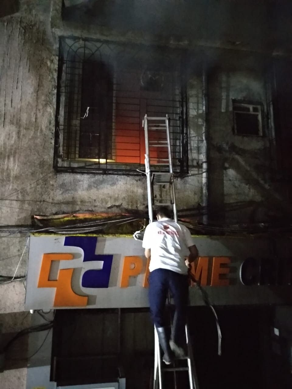 महाराष्ट्र में प्राइवेट हॉस्पिटल में लगी आग, ICU के मरीजों को शिफ्ट करते समय 4 की मौत, रेस्क्यू ऑपरेशन जारी