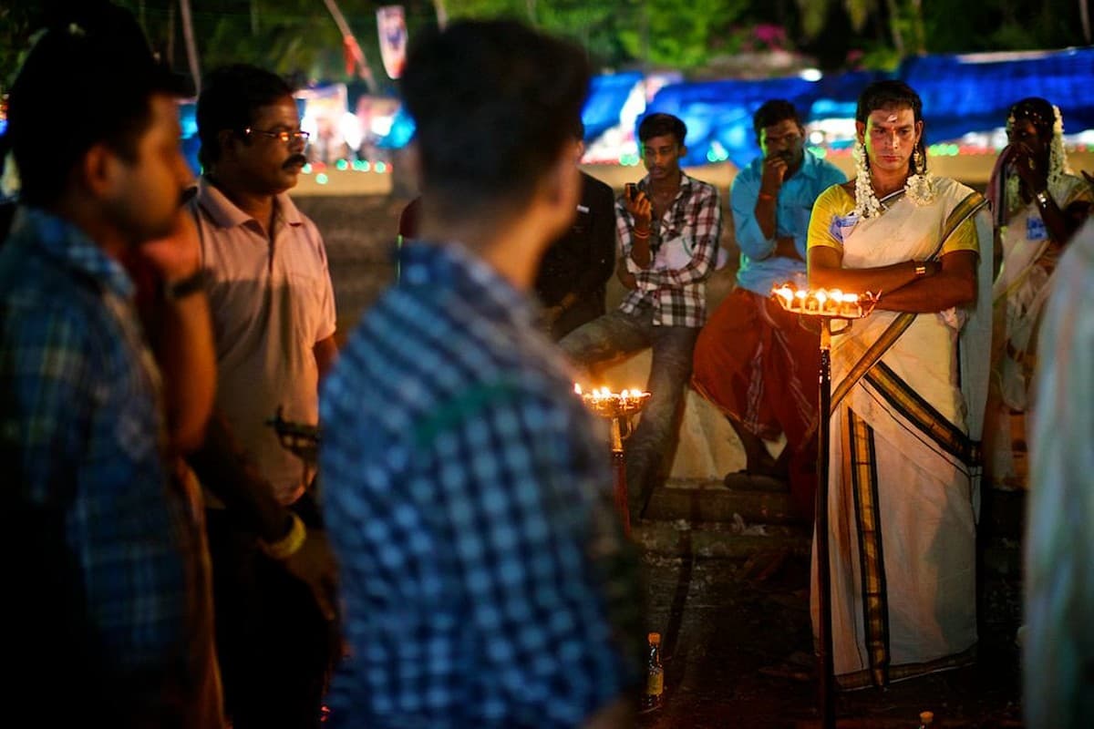 PHOTOS: भारत के इस मंदिर में पुरुषों का जाना है वर्जित, स्त्री बनने पर ही मिलती है एंट्री