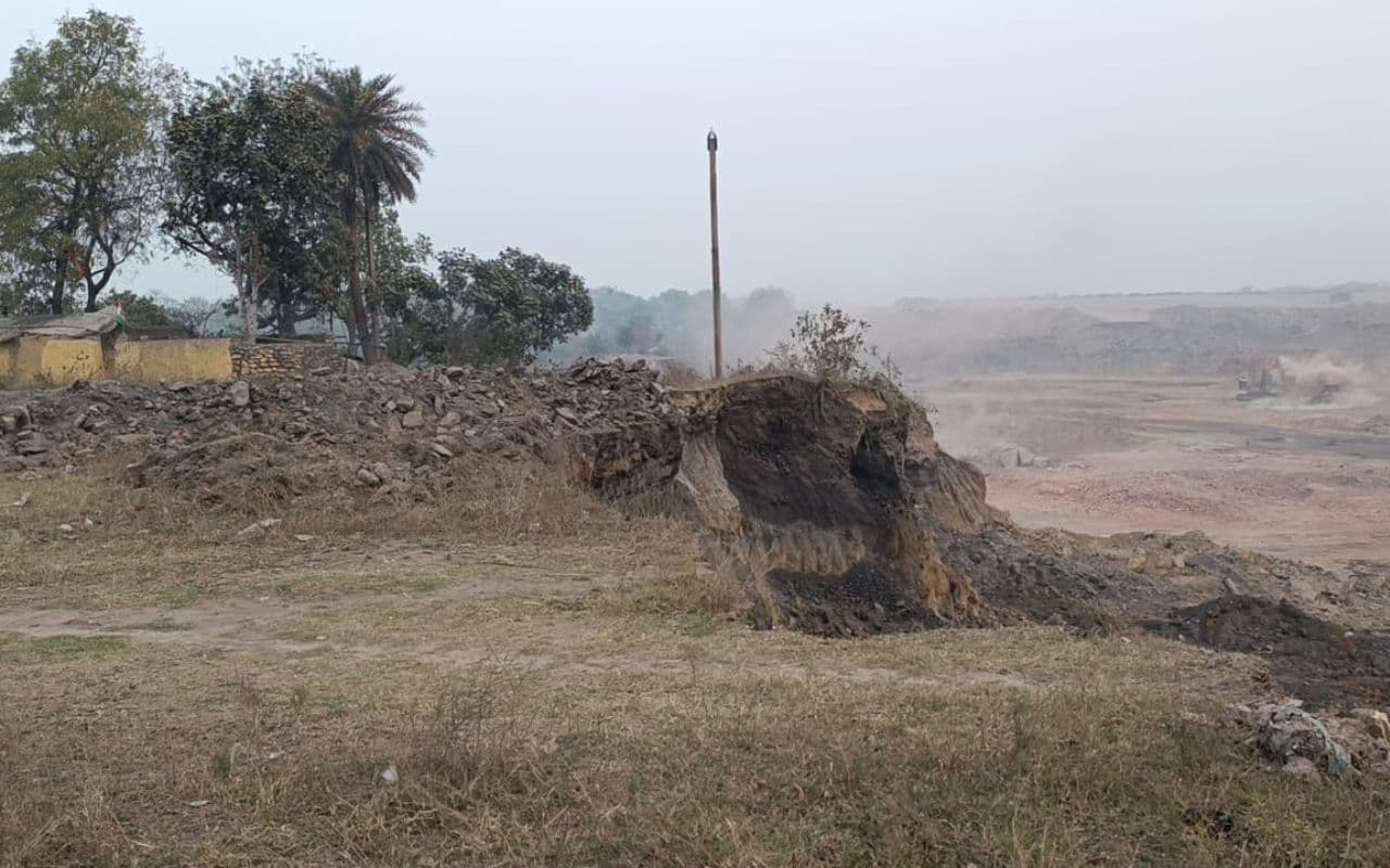 धनबाद : सुशी आउटसोर्सिंग में वर्चस्व की लड़ाई, रघुकुल व सिंह मेंशन समर्थकों में जमकर मारपीट