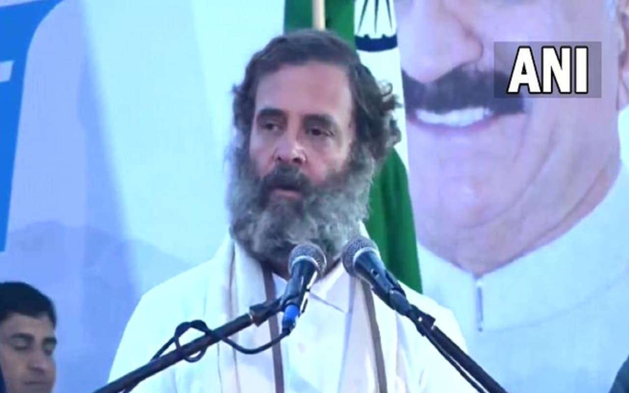 Bharat Jodo Yatra: घने कोहरे के बीच राहुल गांधी की यात्रा हिमाचल से शुरू, चर्चित सफेद टी-शर्ट में आये नजर