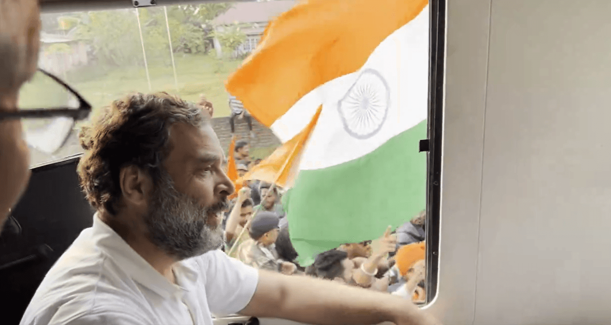 Bharat Jodo Nyay Yatra: भीड़ ने रोकी बस, लगाए मोदी-मोदी के नारे, बोले राहुल गांधी- हम किसी से नहीं डरते