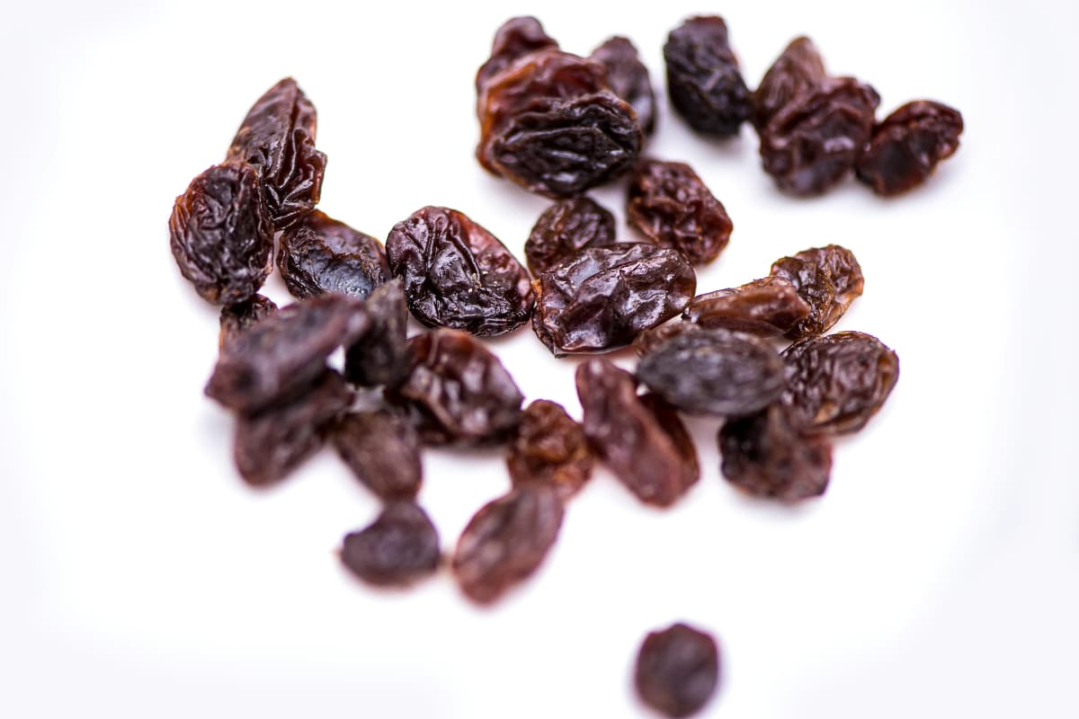 Soaked Kishmish Benefits: रोज सुबह खाएं भिगोए हुए किशमिश, फायदे इतने कि गिनते रह जाएंगे आप