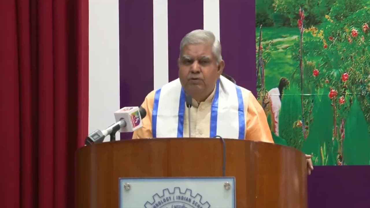उपराष्ट्रपति जगदीप धनखड़ ने कहा- कानून से अब कोई नहीं बच सकता, धनबाद IIT-ISM के छात्रों को दिया ये होमवर्क
