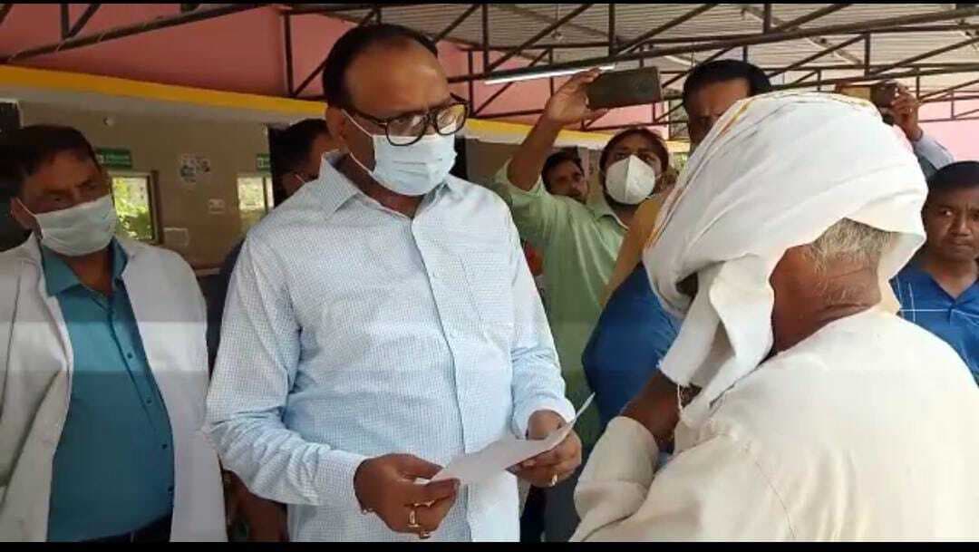 Varanasi: अचानक जिला अस्पताल पहुंचे डिप्टी सीएम, खराब व्यवस्थाओं को देखकर भड़के, लगाई कड़ी फटकार