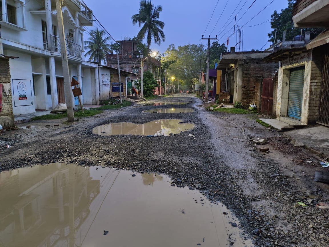 लोकसभा चुनाव 2024: राजमहल लोकसभा क्षेत्र में सड़कें जर्जर, हाईकोर्ट के आदेश के बाद भी शुरू नहीं हुई मरम्मती