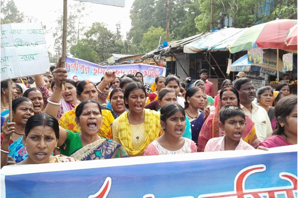 पश्चिम बंगाल : दुर्गापुर में पुनर्वासन की मांग पर बस्तीवासियों ने महकमा शासक को सौंपा ज्ञापन
