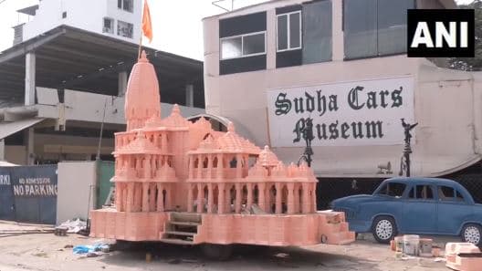 चलता-फिरता ‘राम मंदिर’! अयोध्या ना पहुंच पाने वालों तक पहुंचेगा ये अद्भुत मंदिर, देखें वीडियो