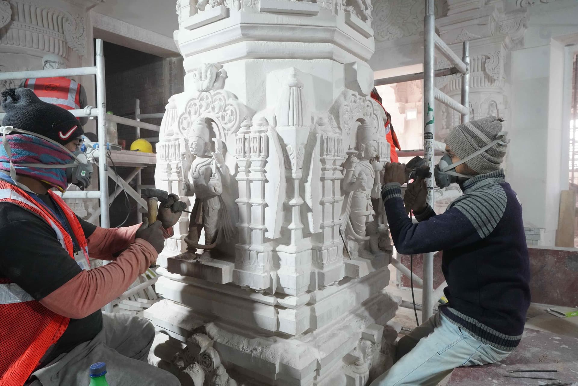 अयोध्या राम मंदिर निर्माण पूरा होता देख श्रमिकों की आंखों में चमक, सदियों तक ऐसे रहेगा सुरक्षित, जानें खासियत अयोध्या राम मंदिर निर्माण पूरा होता देख श्रमिकों की आंखों में चमक, सदियों तक ऐसे रहेगा सुरक्षित, जानें खासियत