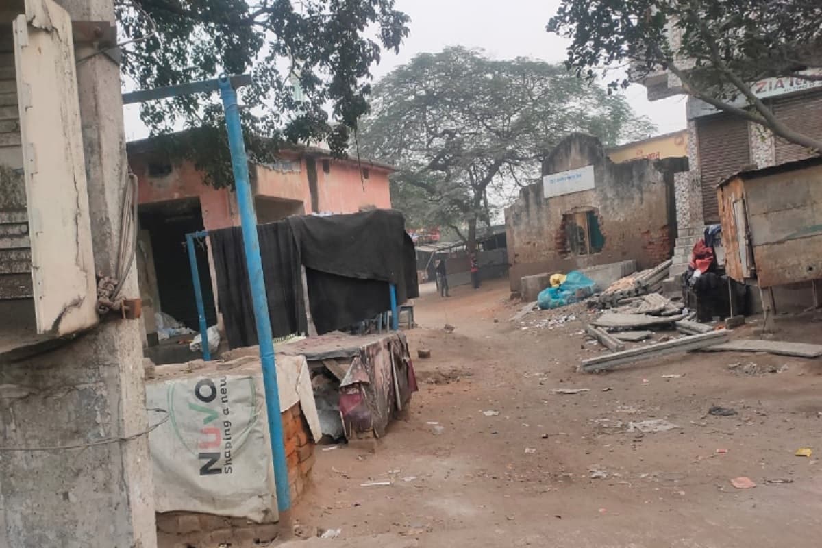 रामगढ़ : जमीन घेरने के लिए लगाये गये पिलर हटाये गये