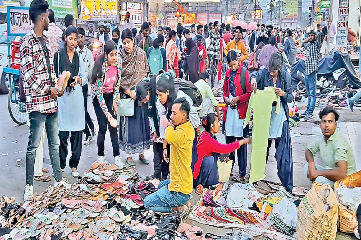 रांची के आधे से अधिक सड़कों पर फुटपाथियों का कब्जा, वाहनों का मूवमेंट रूका, सुस्त पड़ा प्रशासन