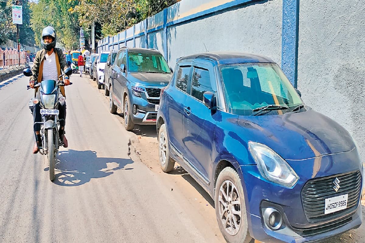 रांची में परिचालन के लिए जहां सड़क की गयी चौड़ी, वहां बना पार्किंग जोन