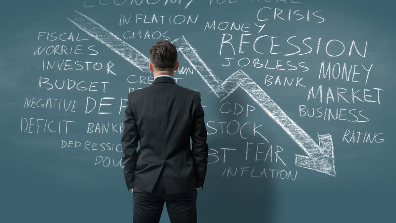 चीन के बाद अब ब्रिटेन की अर्थव्यवस्था पर पड़ा दबाव, देश का GDP भी गिरा, आर्थिक मंदी का खतरा बढ़ा