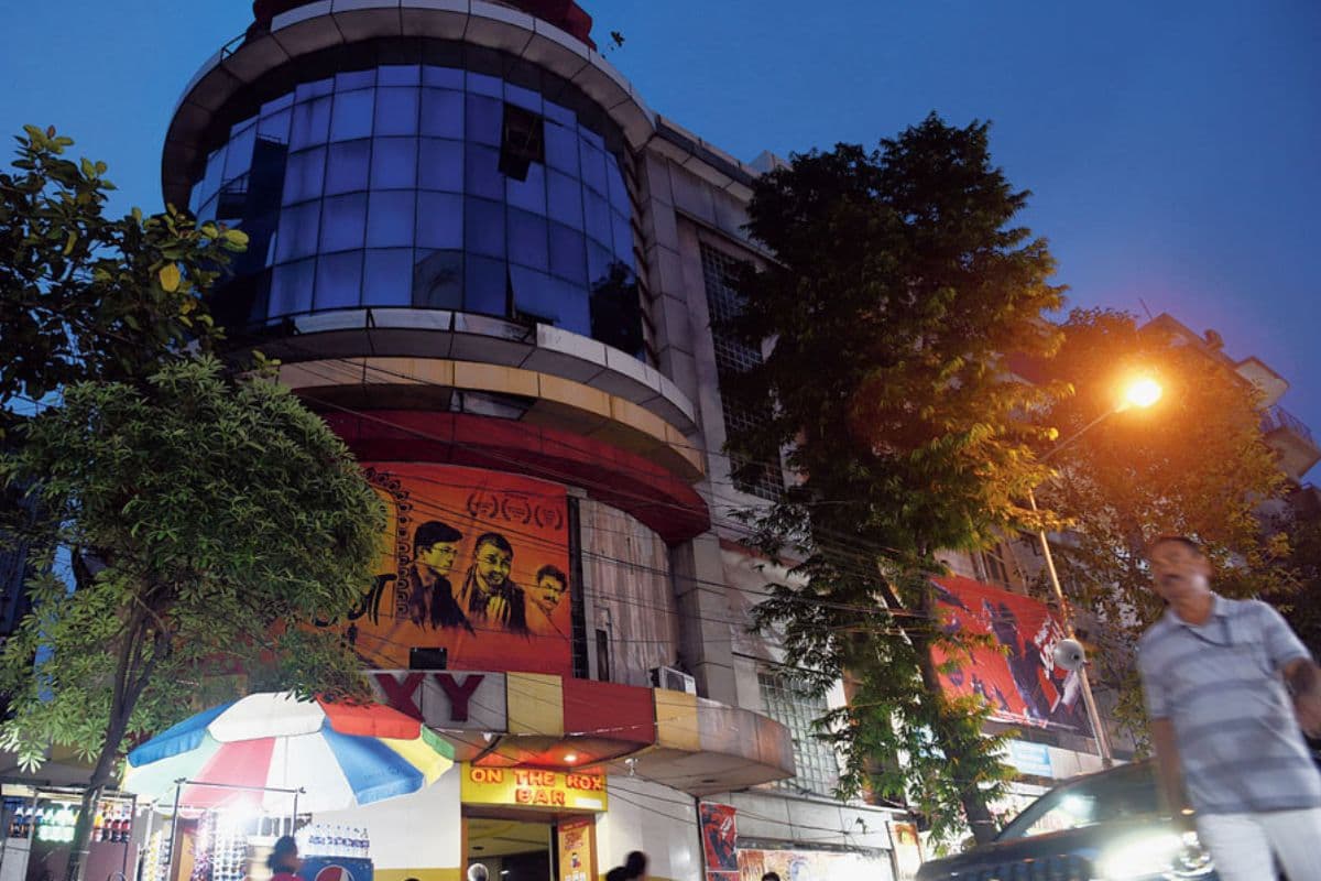 West Bengal : ऐतिहासिक रॉक्सी सिनेमा हॉल में ऑडिटोरियम बनायेगा कोलकाता नगर निगम