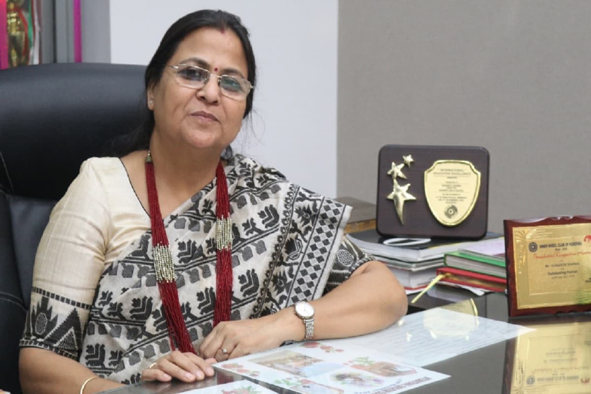 कोडरमा : घूंघट में रहने की थी मजबूरी, आज मिसाल बनी संगीता