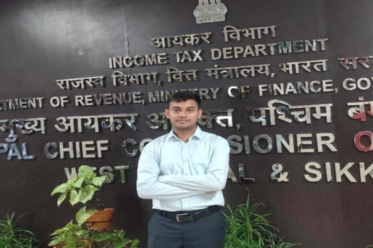 झारखंड के इस युवा ने दो वर्षों में निकाली चार सरकारी नौकरी, आज इनकम टैक्स विभाग में है कार्यरत