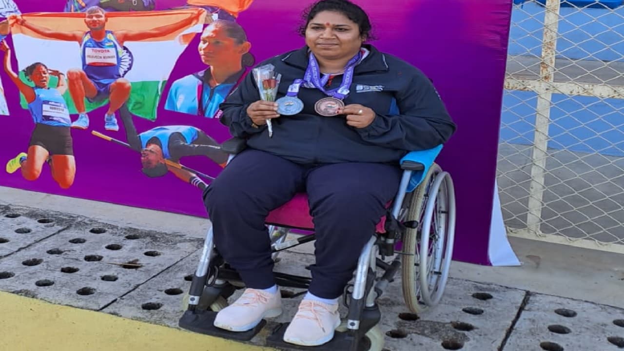 बिहार: छत से गिरकर अर्चना ने आधा शरीर गंवाया लेकिन नहीं मानी हार, फिर जीत लायीं मेडल