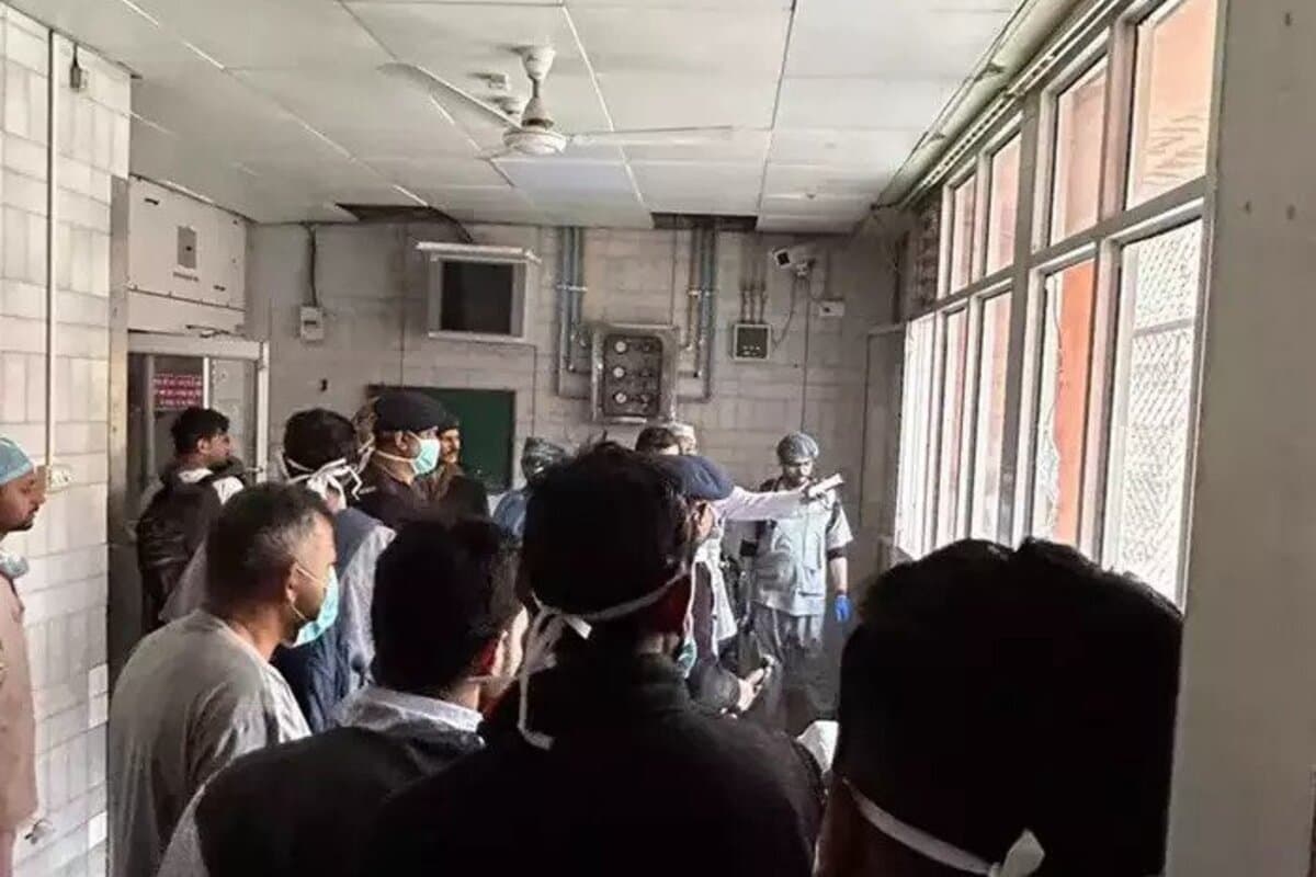 लखनऊ: एसजीपीजीआई में आग लगने से हड़कंप, ओटी में मौजूद महिला और बच्चे की मौत, उच्च स्तरीय जांच के आदेश