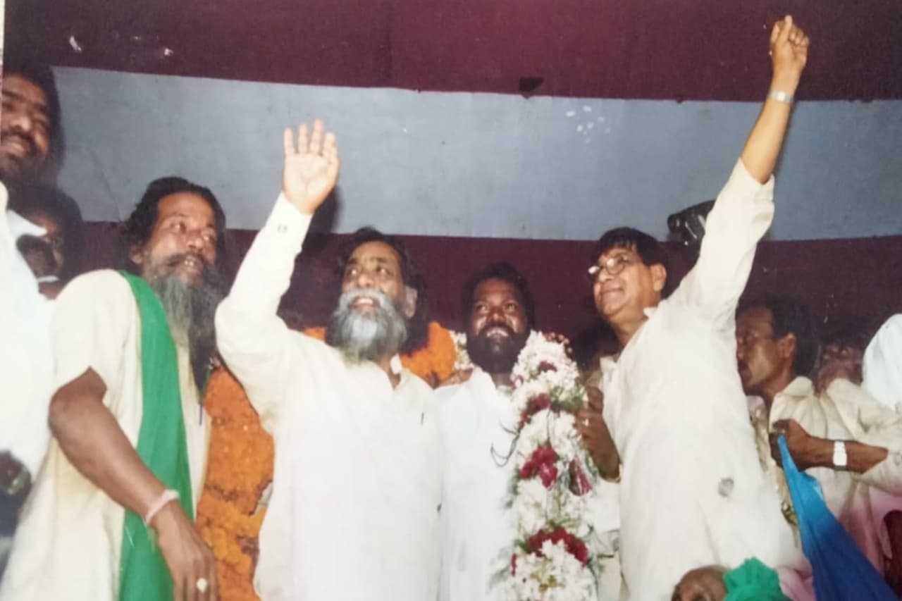 झारखंड: दिशोम गुरु शिबू सोरेन के नेतृत्व में बेरमो में धनकटनी व महाजनी प्रथा के खिलाफ चला था आंदोलन